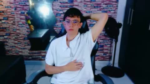 Snapshot of dominic_carminex chatting on October 11, 1:09 pm dominic_carminex online show from October 11, 1:09 pm