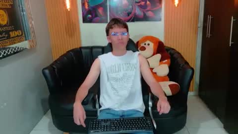 Snapshot of dominic_carminex chatting on October 22, 9:47 pm dominic_carminex online show from October 22, 9:47 pm