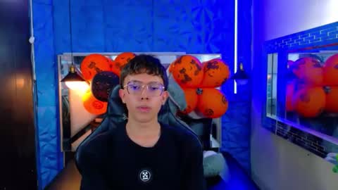 Snapshot of dominic_carminex chatting on October 23, 8:18 pm dominic_carminex online show from October 23, 8:18 pm