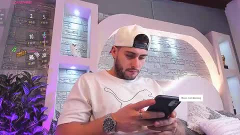 dominic de luca online show from December 3, 3:14 am