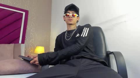 Snapshot of dominic_foox chatting on February 28, 1:56 pm Dominic foox online show from February 28, 1:56 pm