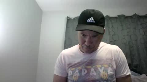 Snapshot of dominicanorico chatting on February 11, 1:20 am luis online show from February 11, 1:20 am