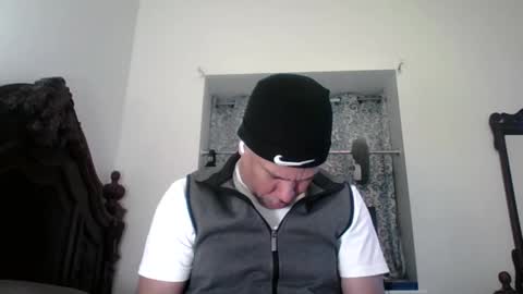 luis online show from April 1, 7:11 pm