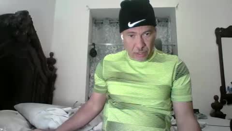 Snapshot of dominicanorico chatting on April 27, 2:53 am luis online show from April 27, 2:53 am