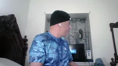 Snapshot of dominicanorico chatting on May 6, 3:02 am luis online show from May 6, 3:02 am