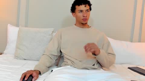 Snapshot of dominick_star chatting on December 12, 3:43 am Dominick Star online show from December 12, 3:43 am
