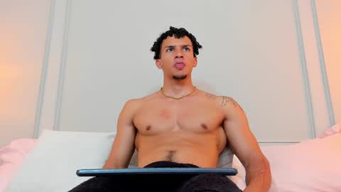 Snapshot of dominick_star chatting on January 12, 9:19 am Dominick Star online show from January 12, 9:19 am