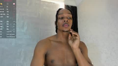 Snapshot of dominicsccott chatting on June 10, 12:37 pm Dominicscott online show from June 10, 12:37 pm