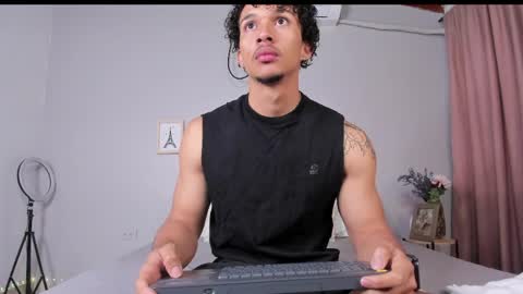 Snapshot of dominik_drake chatting on March 31, 12:49 pm Dominik Drake online show from March 31, 12:49 pm