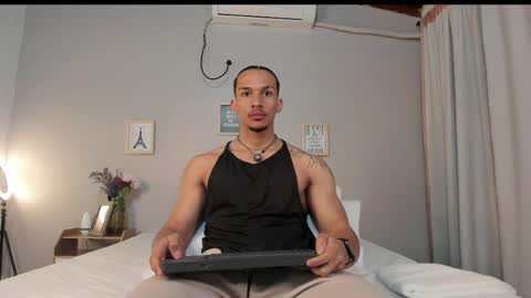 Snapshot of dominik_drake chatting on April 1, 12:28 pm Dominik Drake online show from April 1, 12:28 pm