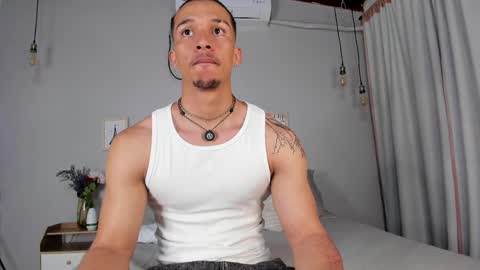 Snapshot of dominik_drake chatting on April 4, 12:57 pm Dominik Drake online show from April 4, 12:57 pm