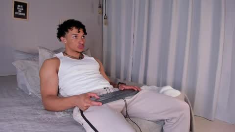 Snapshot of dominik_drake chatting on April 8, 2:06 pm Dominik Drake online show from April 8, 2:06 pm