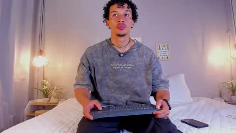 Snapshot of dominik_drake chatting on June 2, 12:40 pm Dominik Drake online show from June 2, 12:40 pm