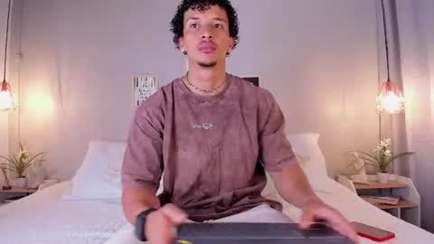 Snapshot of dominik_drake chatting on June 25, 12:42 pm Dominik Drake online show from June 25, 12:42 pm