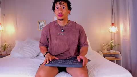 Snapshot of dominik_drake chatting on July 7, 12:20 pm Dominik Drake online show from July 7, 12:20 pm