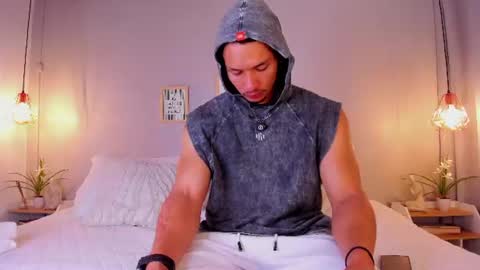 Snapshot of dominik_drake chatting on July 16, 12:33 pm Dominik Drake online show from July 16, 12:33 pm