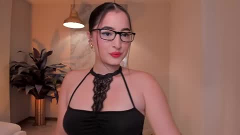 Snapshot of dominiquevega_ chatting on July 15, 9:20 pm Dominique online show from July 15, 9:20 pm