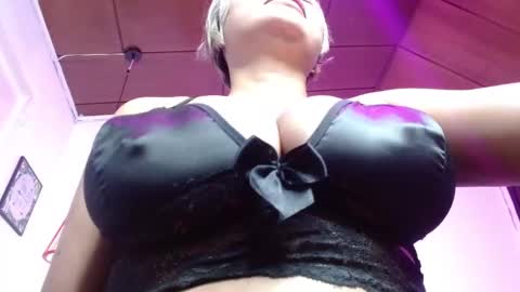 Snapshot of domink_gilr chatting on February 20, 6:48 am D O M I N K online show from February 20, 6:48 am