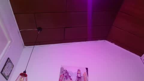 Snapshot of domink_gilr chatting on March 6, 9:22 pm D O M I N K online show from March 6, 9:22 pm