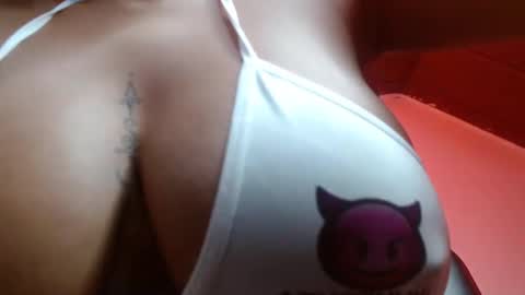 Snapshot of domink_gilr chatting on March 10, 9:36 am D O M I N K online show from March 10, 9:36 am