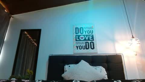 Snapshot of domink_gilr chatting on April 9, 7:41 pm D O M I N K online show from April 9, 7:41 pm