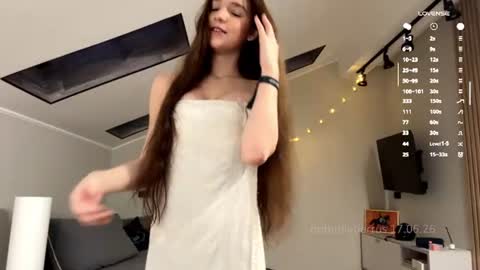 Snapshot of domitilabarrus chatting on June 17, 7:04 pm Kira online show from June 17, 7:04 pm
