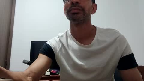 Snapshot of don__chi chatting on December 8, 4:35 am don__chi online show from December 8, 4:35 am