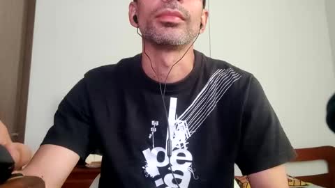 Snapshot of don__chi chatting on December 8, 10:36 pm don__chi online show from December 8, 10:36 pm