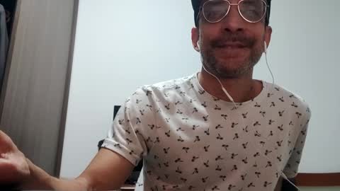 Snapshot of don__chi chatting on February 20, 12:19 am don__chi online show from February 20, 12:19 am