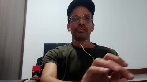 Snapshot of don__chi chatting on February 23, 12:30 am don__chi online show from February 23, 12:30 am