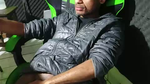 Snapshot of dondiego5511 chatting on June 18, 12:11 am dondiego5511 online show from June 18, 12:11 am