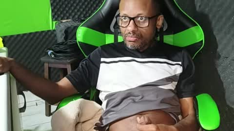Snapshot of dondiego5511 chatting on July 1, 5:56 pm dondiego5511 online show from July 1, 5:56 pm
