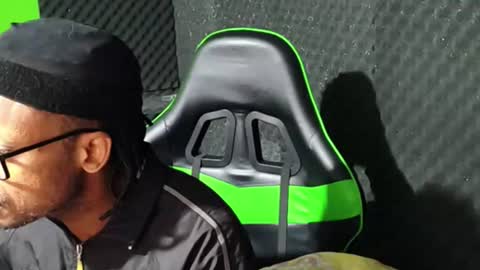 Snapshot of dondiego5511 chatting on July 20, 2:37 am dondiego5511 online show from July 20, 2:37 am