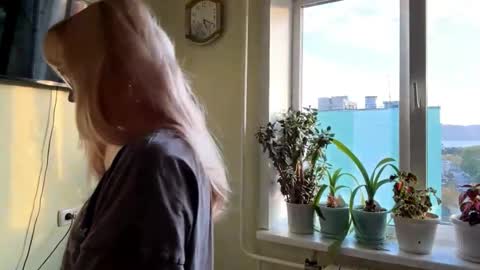 Snapshot of donettastrowbridge chatting on October 10, 1:10 pm Karolina online show from October 10, 1:10 pm