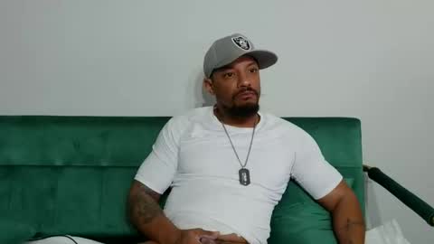 Snapshot of dong_masterson chatting on February 28, 6:31 pm Gifted online show from February 28, 6:31 pm