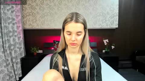 Snapshot of donnaaa_evans chatting on February 5, 12:10 am Donna On GMT2 Mon-Fri 3-9 AM online show from February 5, 12:10 am