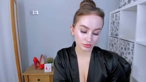 Snapshot of donnasensual chatting on November 19, 3:45 pm DonnaSensual online show from November 19, 3:45 pm