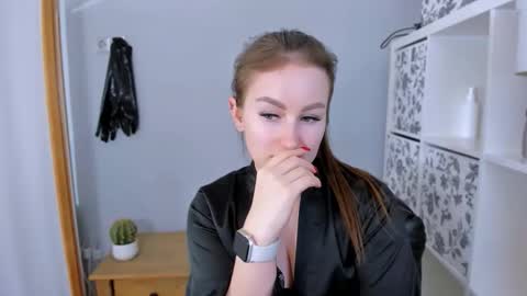 Snapshot of donnasensual chatting on December 13, 8:14 pm DonnaSensual online show from December 13, 8:14 pm