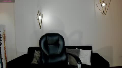  Donna Stonne  online show from January 8, 7:13 pm