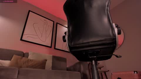  Donna Stonne  online show from February 7, 10:09 pm