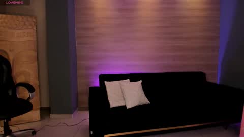  Donna Stonne  online show from October 28, 4:16 am