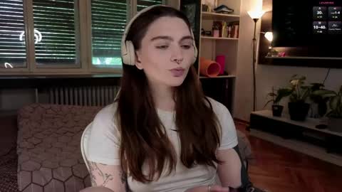 Snapshot of dorfmatratze_ chatting on May 22, 10:43 am Alice online show from May 22, 10:43 am