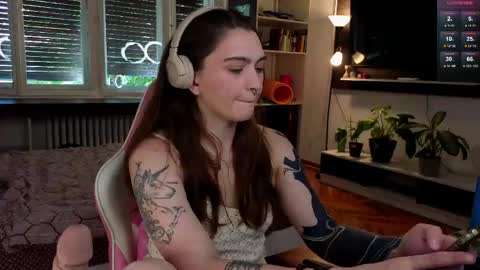 Snapshot of dorfmatratze_ chatting on May 26, 8:32 am Alice online show from May 26, 8:32 am