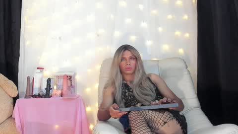 Snapshot of dorian_lev chatting on December 31, 9:10 am Nicolle online show from December 31, 9:10 am
