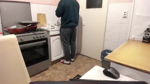 Snapshot of doriancretu95 chatting on December 5, 5:37 am menu below online show from December 5, 5:37 am