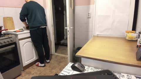 Snapshot of doriancretu95 chatting on December 19, 6:01 am menu below online show from December 19, 6:01 am