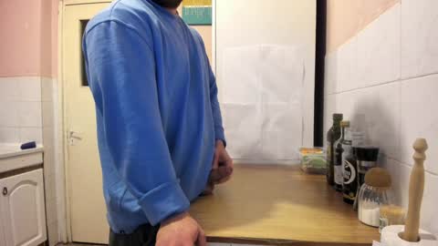 Snapshot of doriancretu95 chatting on December 24, 11:17 am menu below online show from December 24, 11:17 am