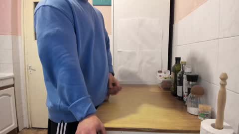 Snapshot of doriancretu95 chatting on January 29, 8:18 am menu below online show from January 29, 8:18 am