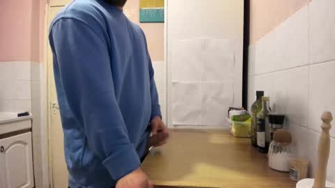 Snapshot of doriancretu95 chatting on March 2, 6:48 am menu below online show from March 2, 6:48 am