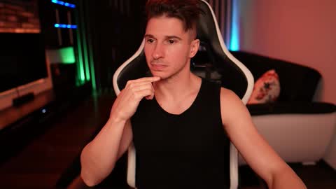 Dorian Reyes online show from October 21, 7:58 pm